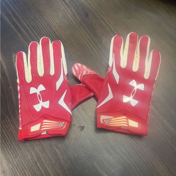 NEW Football Gloves Under Armour Mens w Sticky Gluegrip Red White NWOT - Picture 1 of 3